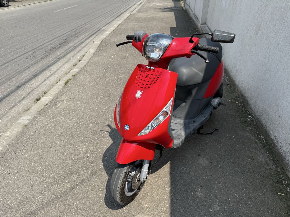 Scuter piaggio Zip 49 cm ( fabricatie 2009 ) 4 t