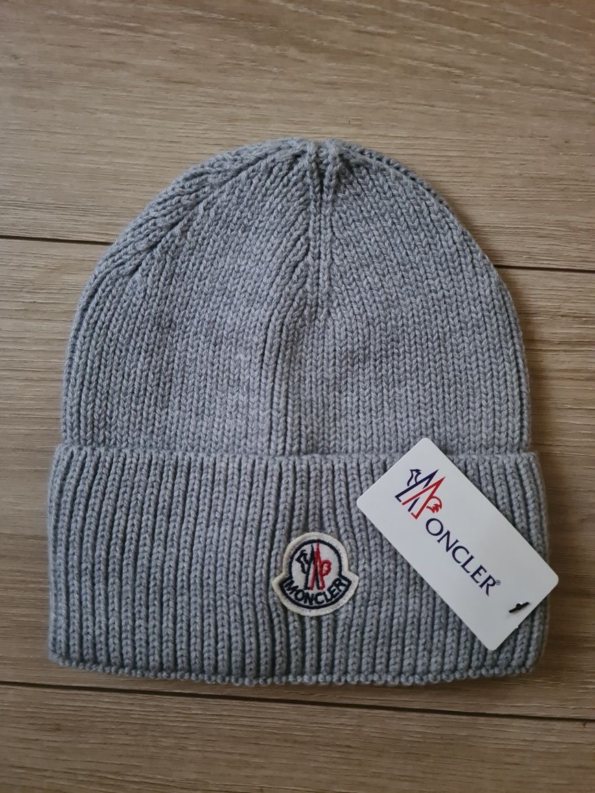 Căciuli unisex diverse branduri