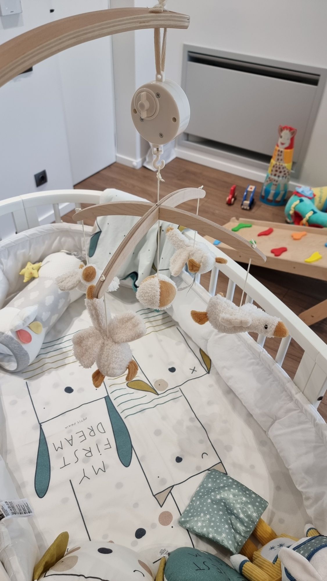 Въртележки за бебешко легло