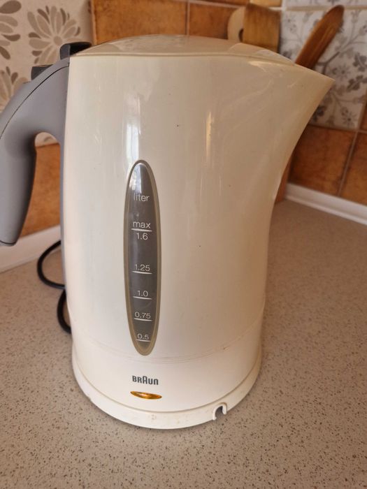 Eлектрическа кана за затопляне на вода Braun