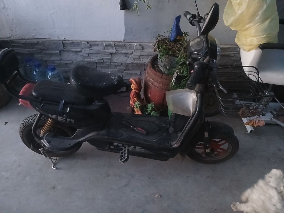 Scuter electric ă