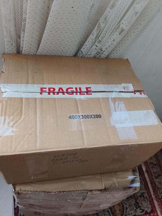 Donez o cutie haine de dama și baietel