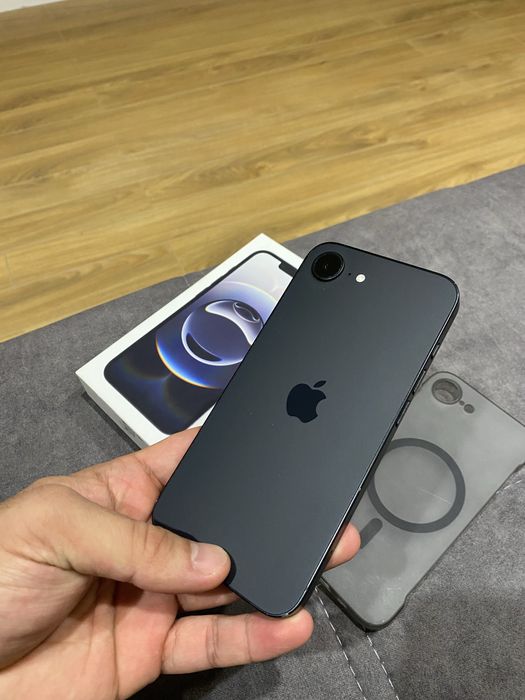 iPhone 16e 128Gb на гарантии, 100%