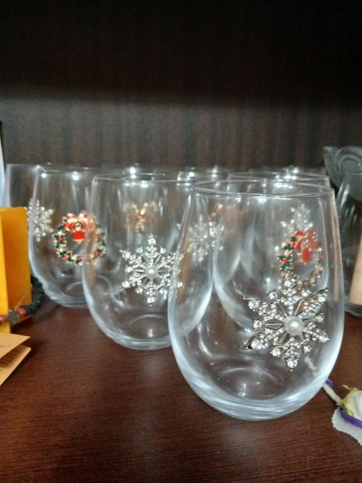 Коледни чаши за вода и газирано