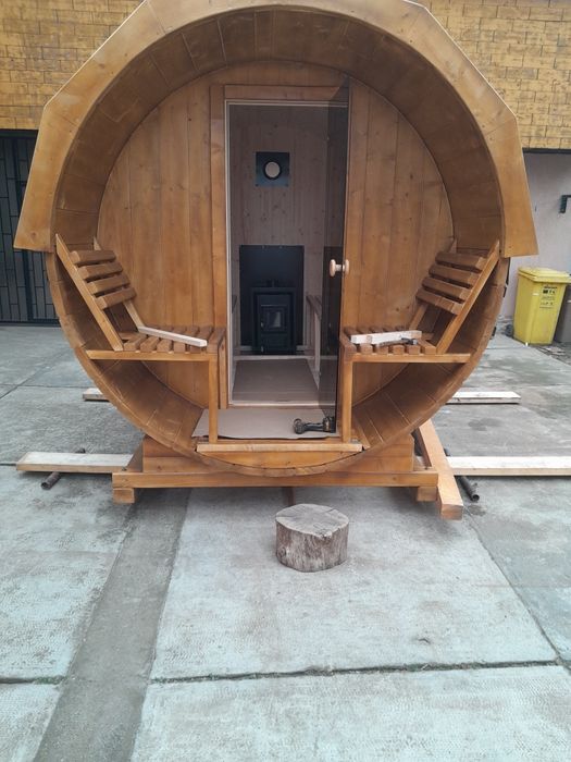 Saună tip butoi – Relaxare și confort direct în curtea ta