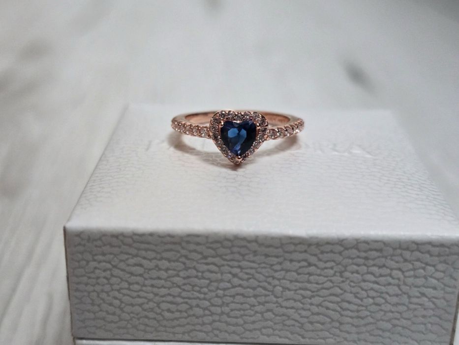 Inel Pandora rose gold inima albastra