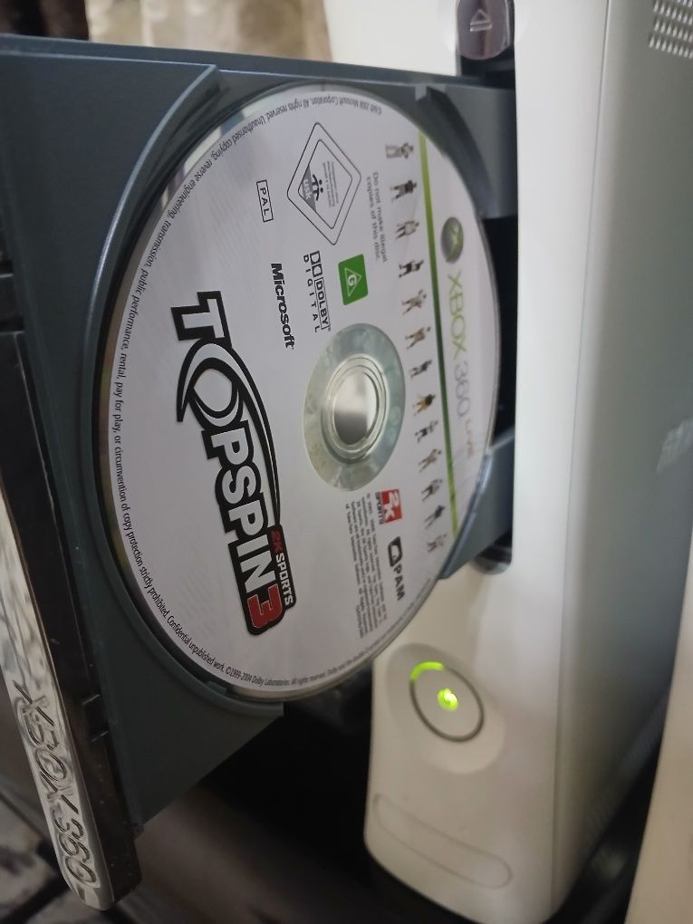 Assalom alekum Xbox 360 sotiladi holati tinniq holatda 60Gb