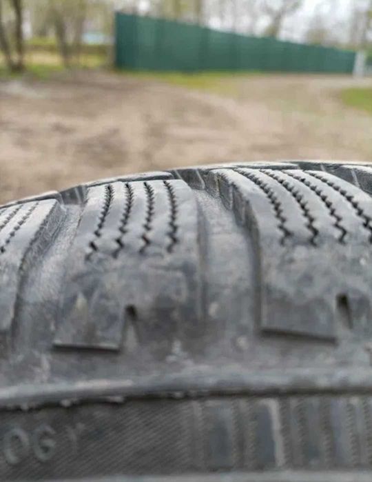 Anvelope iarna Nokian 500 lei toate 4