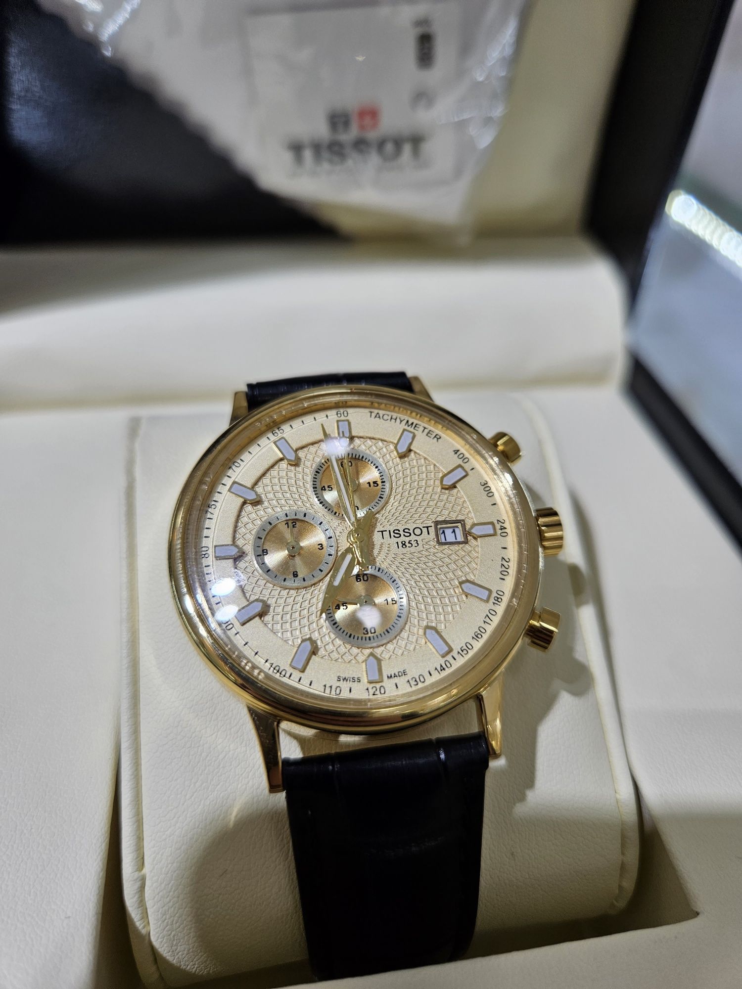 Продам золотые часы Tissot 750 пробы