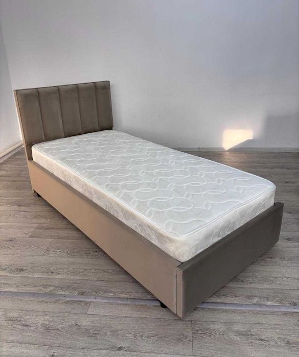 Продам кровать с матрасом