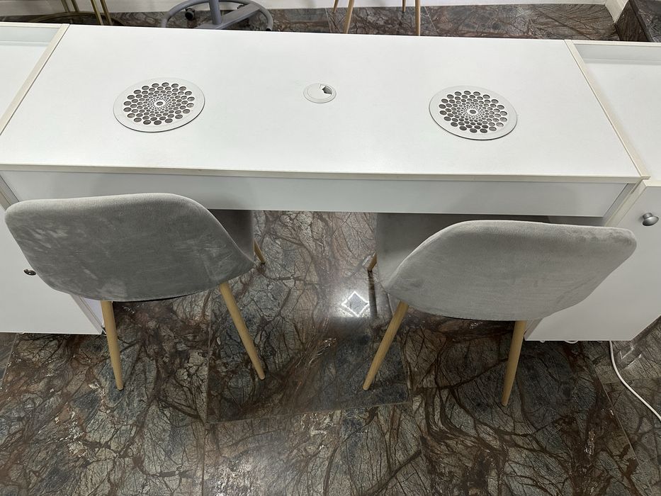 Mesă de manichiură pentru cursuri cu 2 posturi cu aspirator incorporat