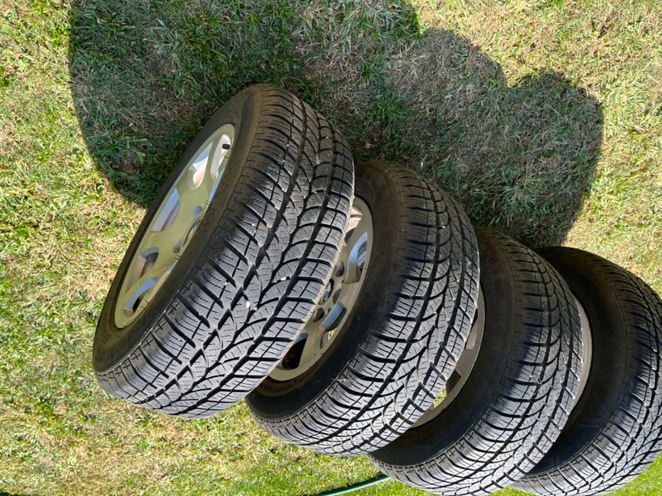 Vând roti BMW 225 55 R16 cu anvelope noi de iarna