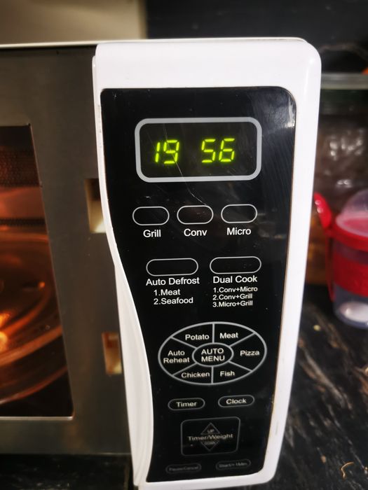 Микровълнова фурна с грил и конвекция