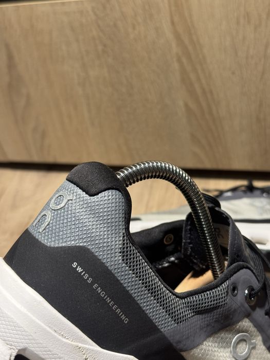 On cloud sneakers (42,5)