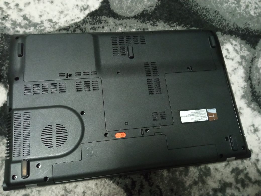 Laptop acer aspire V3-771