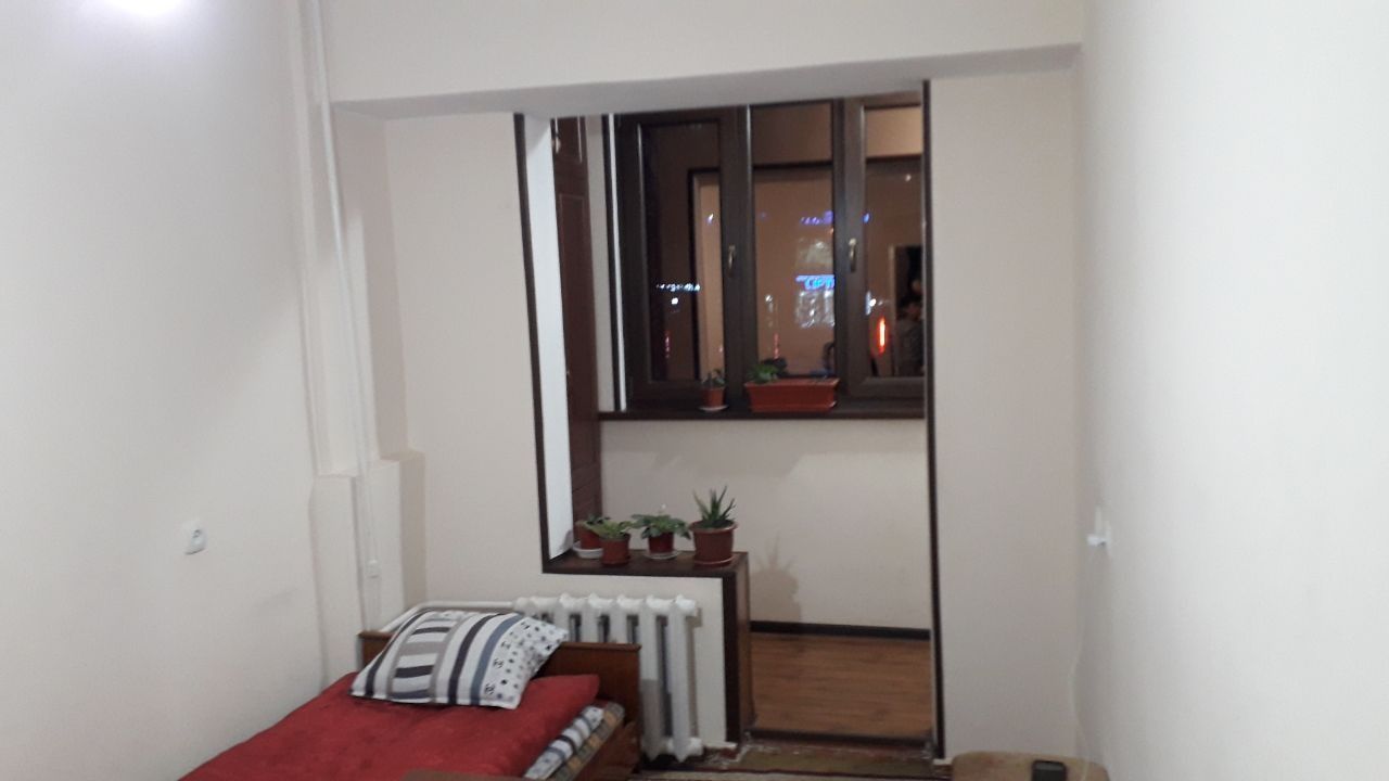 Shayhontohur tumani Navoiy ko'chasi 30 a 14 kv 3 xona uy sotiladi