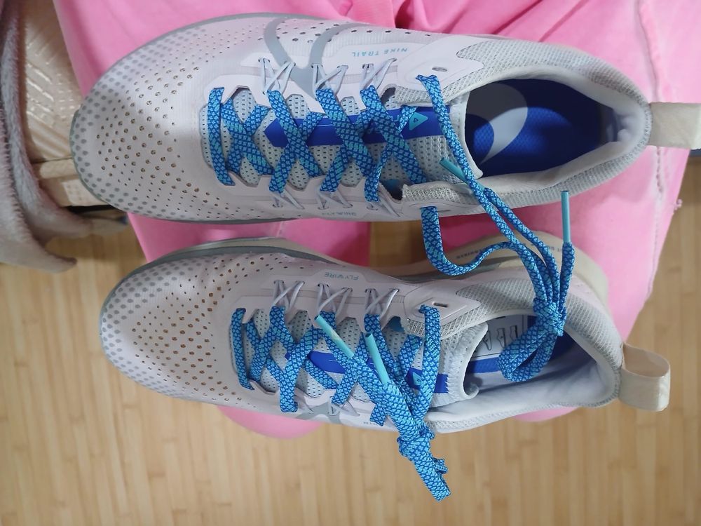 adidasi nike react