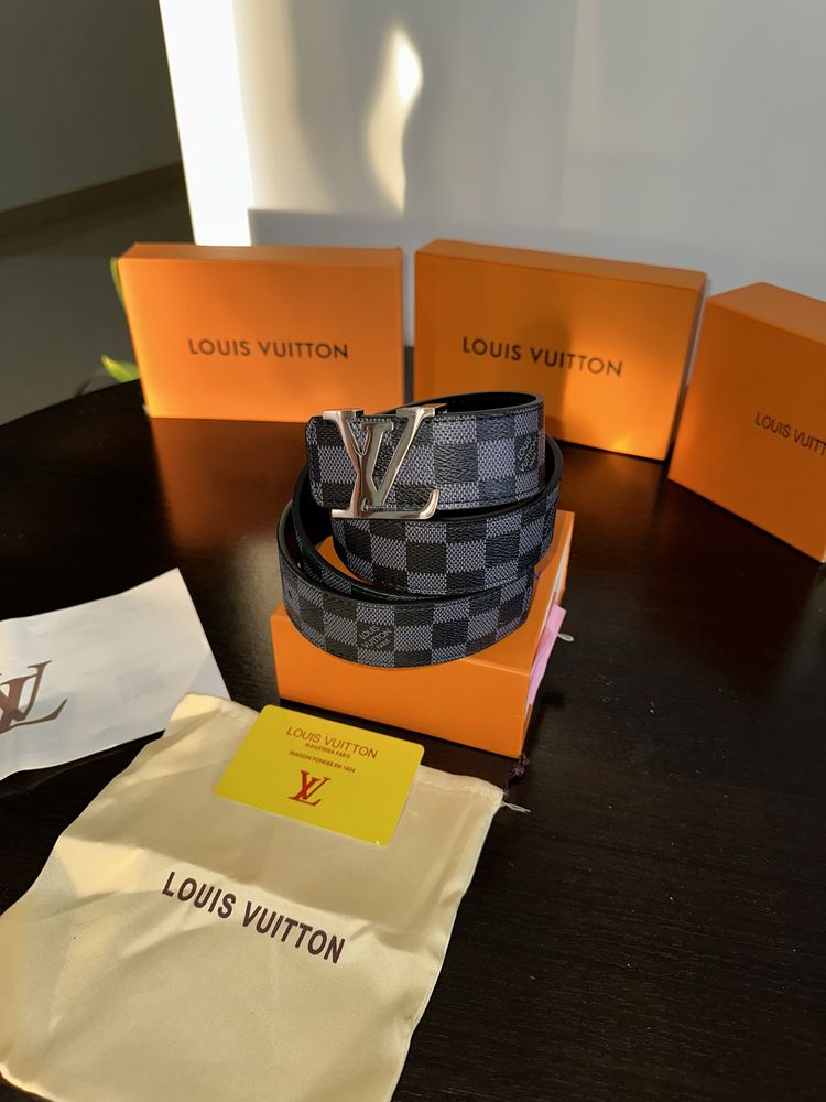 Curea Louis Vuitton Black cu Catarama Silver