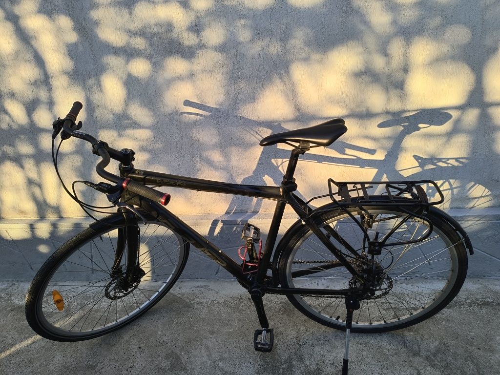 Vand bicicletă de șosea Felt - cadru aluminiu, frâne hidraulice
Vând b