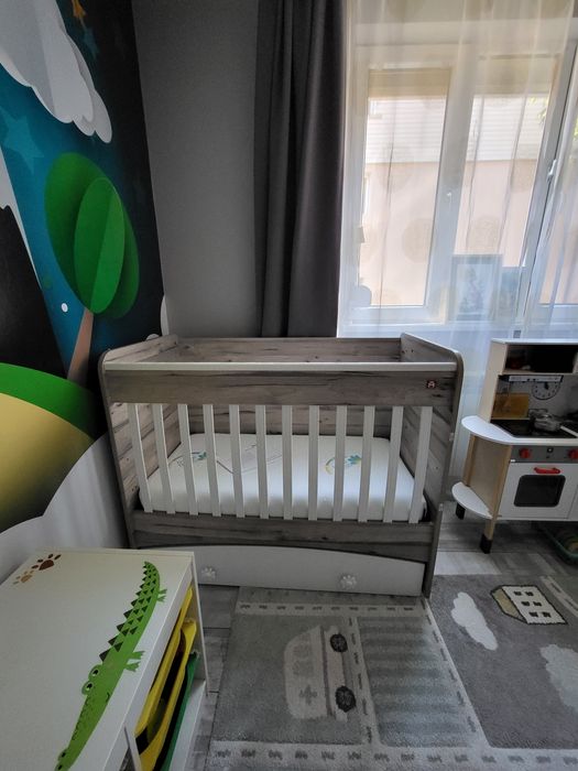 Детско дървено креватче с люлеещ механизъм + подарък Матрак