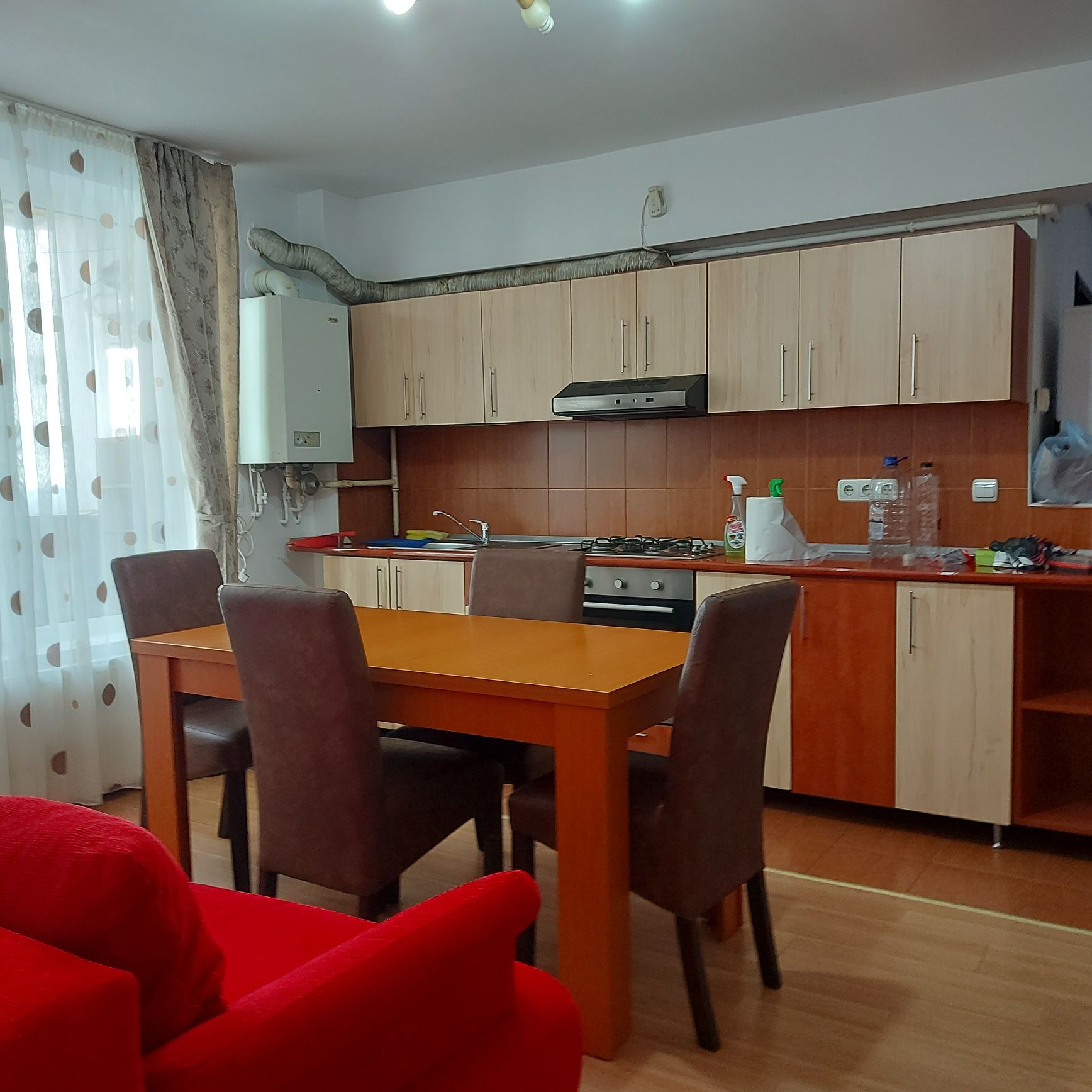 Închiriez apartament