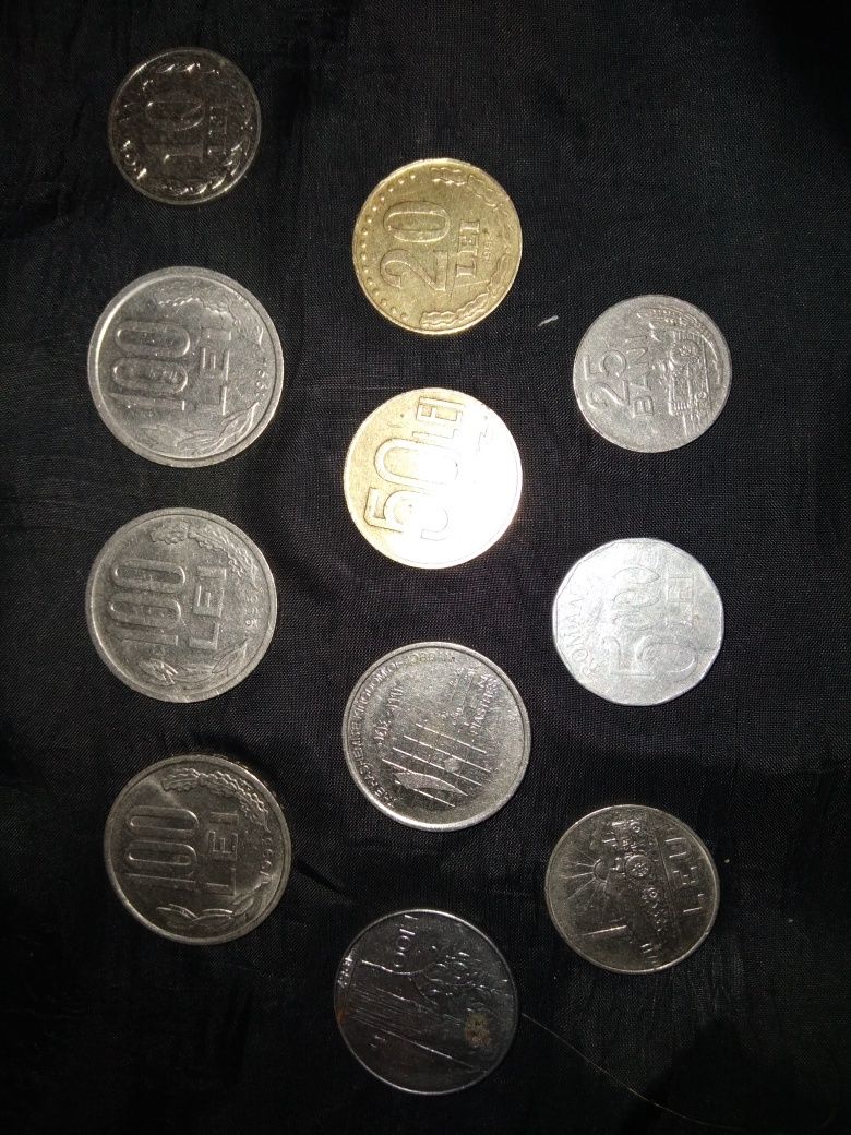 Monede vechi de peste 50 ani.