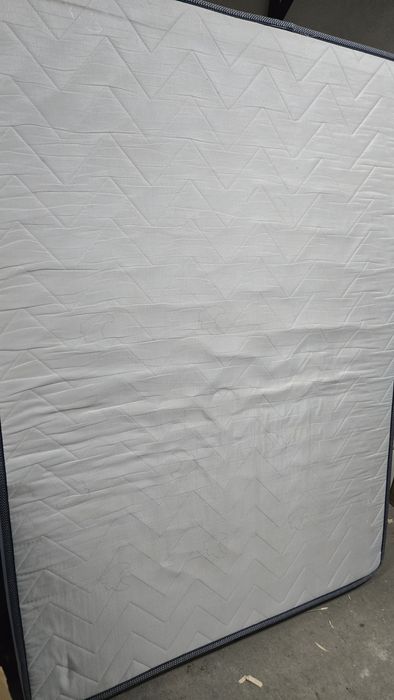 Продавам еднолицев матрак 144/190 и 140/190