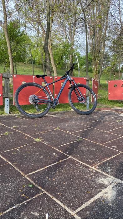 Bicicleta Cube Reaction Pro Grey Orange 2022