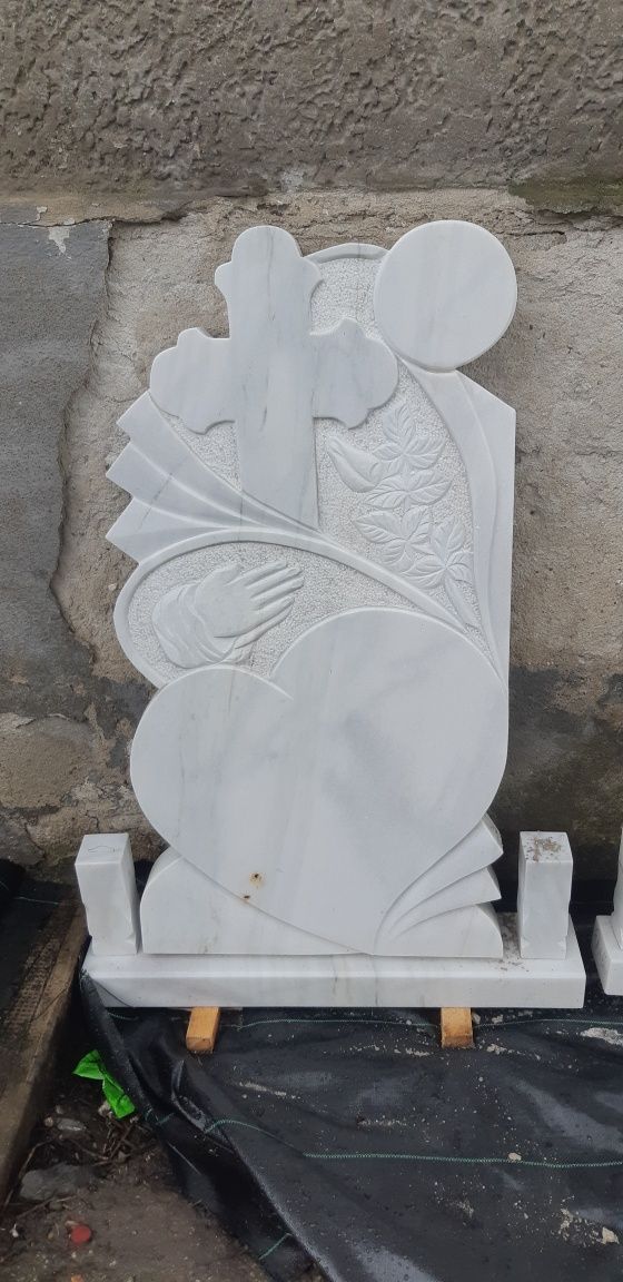 Cruci marmură,monumente funerare.
