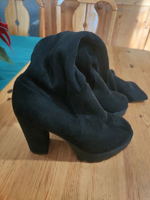 Vând cizmă peste genunchi