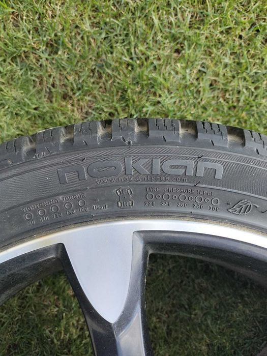 Set anvelope (cauciucuri) iarna Nokian cu tinte (tepi,ghimpi,cuie)