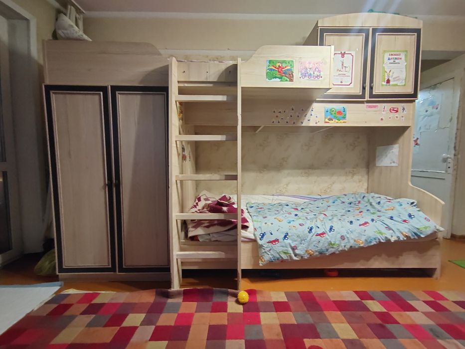 продам двухъярусную кровать