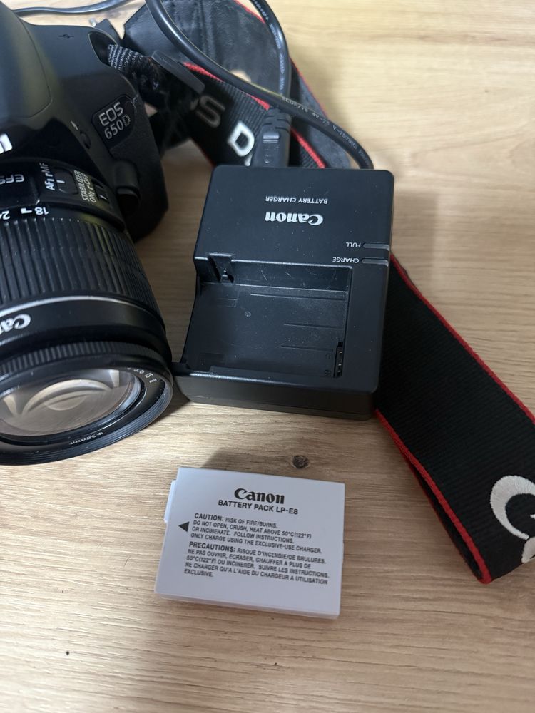 Canon EOS 650D+оригинална батерия,зарядно и чантичка