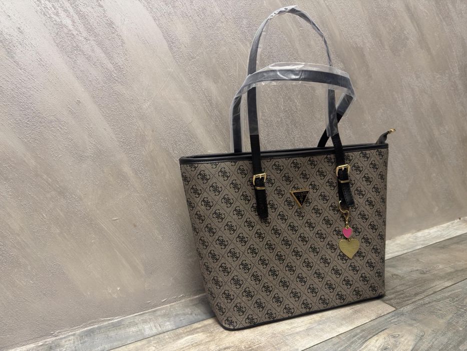 Guess дамски чанти Karl