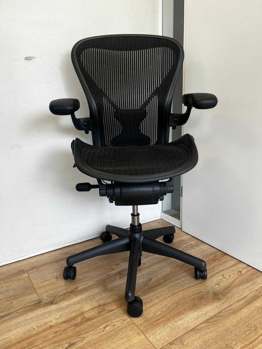 Refurbished Herman Miller Aeron Graphite Posturefit