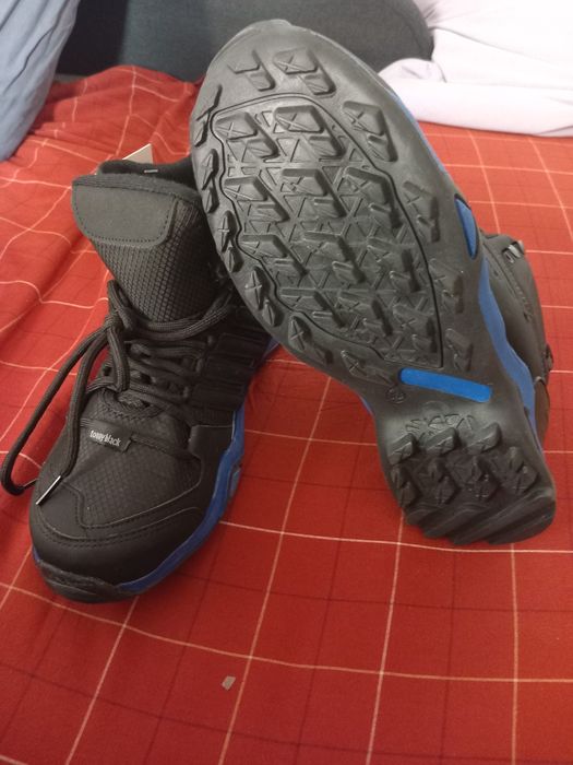 Vînd ghete de iarnă tonny black