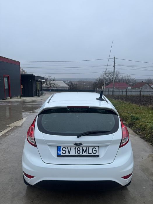 vând ford fiesta 2013