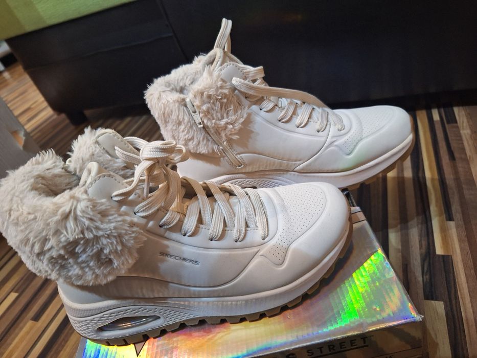 Дамски зимни маратонки Skechers