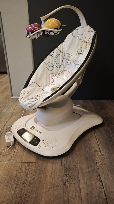Електрическата бебешка люлка mamaRoo 4.0 Multi-color plush
