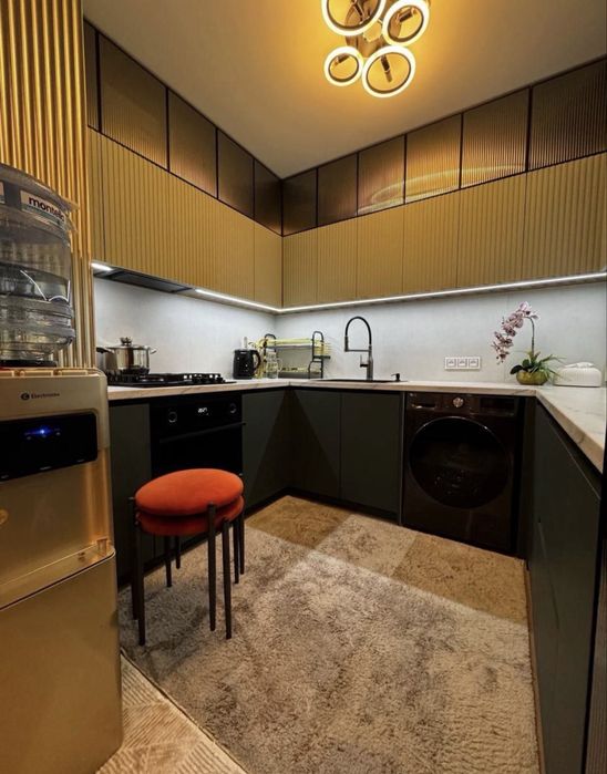 Продается квартира 4/1/4 на Ц-6/ напротив расторана на Небе