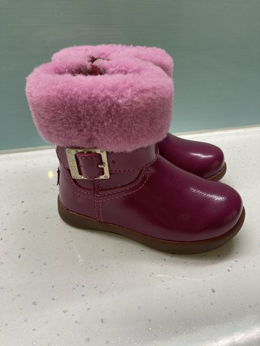 Боти ботушки естествена кожа детски 22-23 номер оригинални UGG