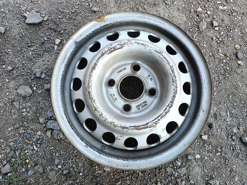 Продам оригинальный металлический диск на Volkswagen Golf