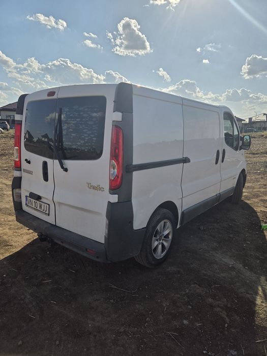 Vând Renault trafic 2