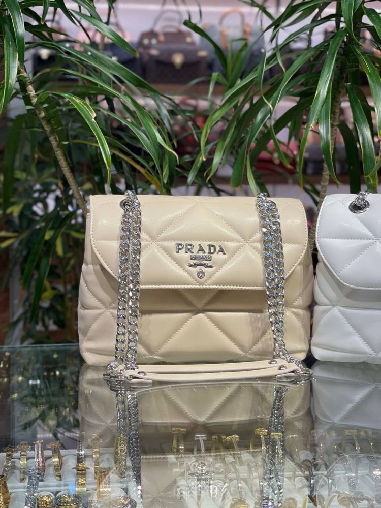 Geanta Prada Noua !!! Dimensiuni 24/19 !!!