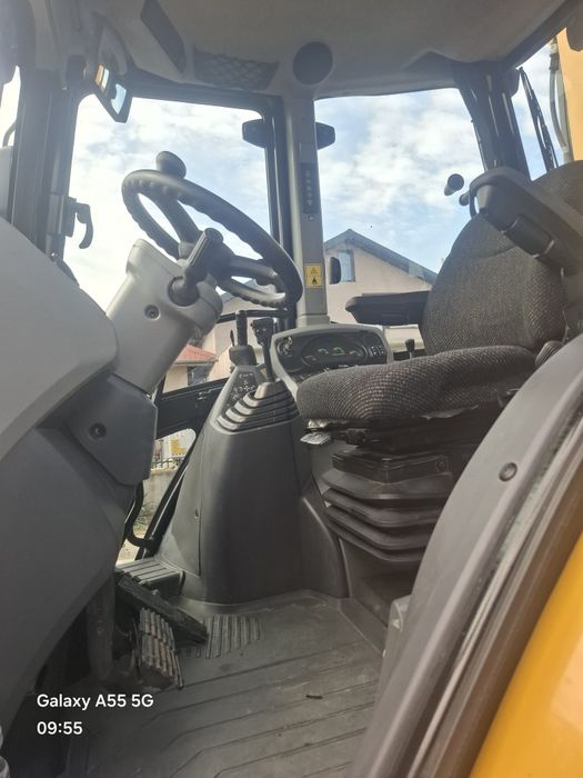 Buldoexcavator caterpillar