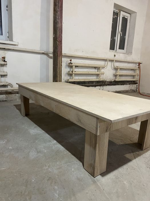 Стол деревяное в хорошом состоянне позваните или пишите на уатсап.