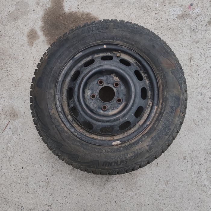 Зимни шиповни балон сатылады R15 205/65