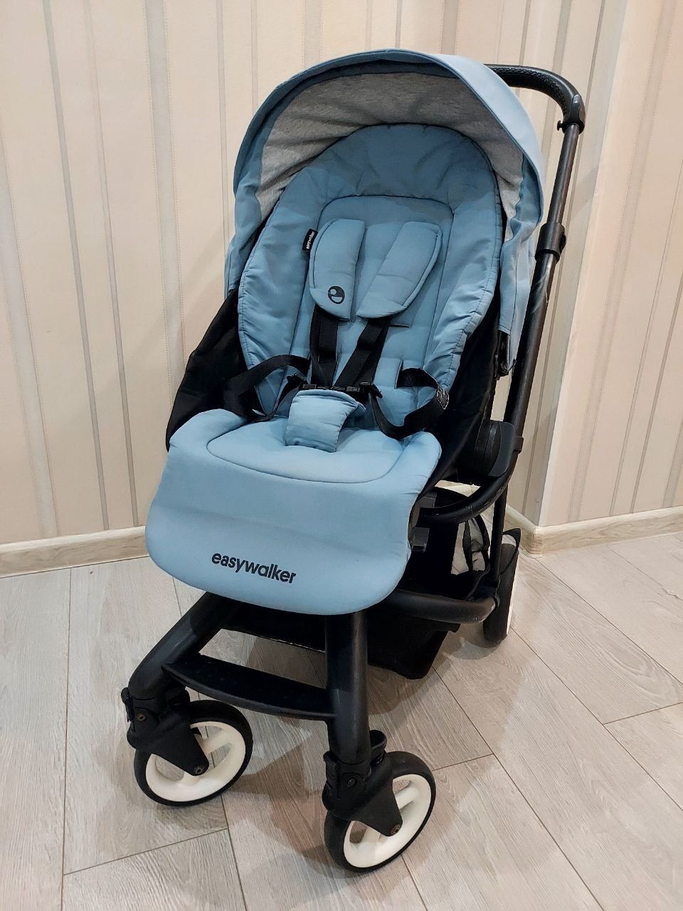 Easywalker Charley прогулочная детская коляска компактная