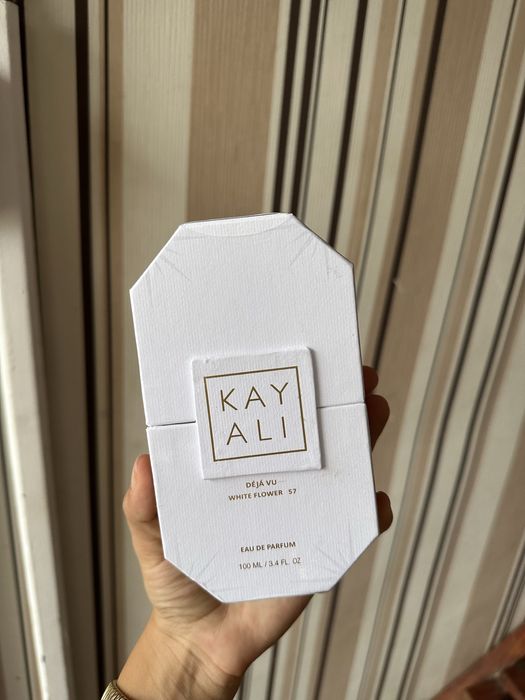 Kayali deja vu white flower |57