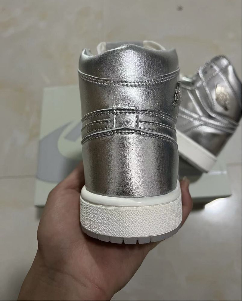 Air Jordan 1 Retro High OG Chrome